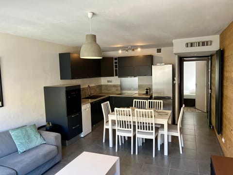 Kitchen or kitchenette, Living room, Dining area, stove