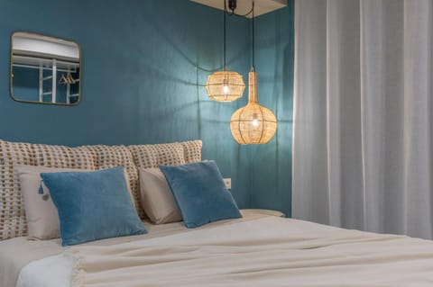 Bed, Photo of the whole room, Bedroom, Inner courtyard view, air conditioner