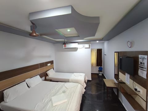Bed, TV and multimedia, Bedroom, air conditioner