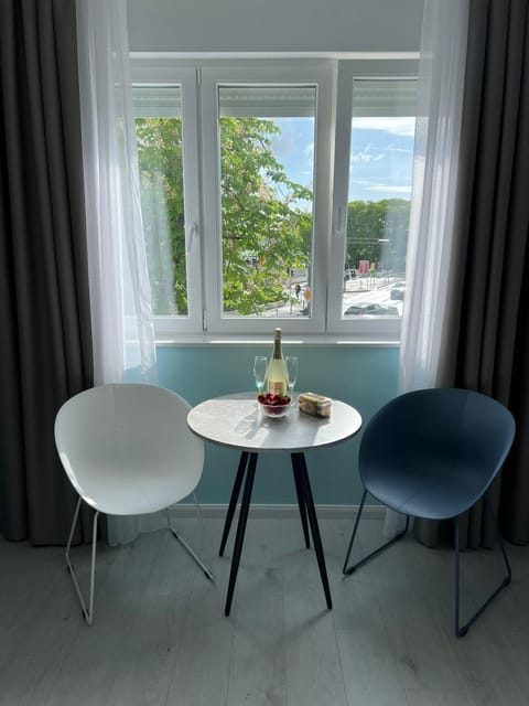 Seating area, City view