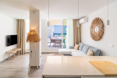 TV and multimedia, Living room, kitchen, kitchen, air conditioner, air conditioner