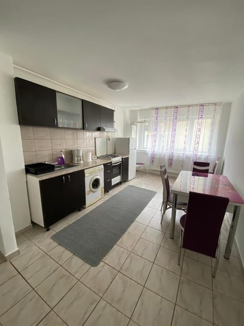 Kitchen or kitchenette, Dining area, pet friendly