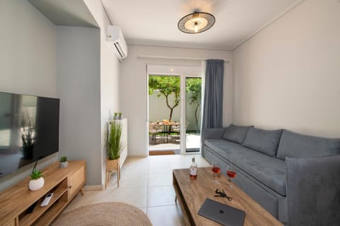 Communal lounge/ TV room, Living room, Seating area