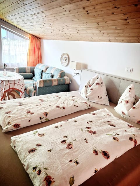 Café Rudi Living Bed and Breakfast in Tirol