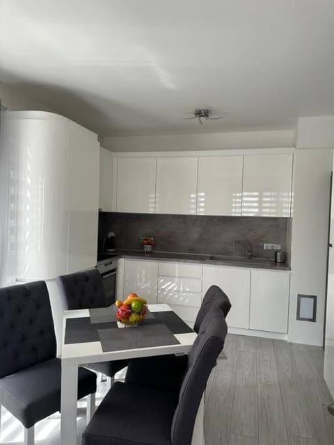 ВАРНА СИТИ ПАРК С ПАРКОМЯСТО Apartment in Varna