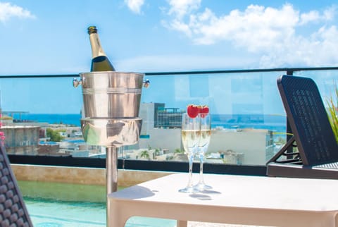 Balcony/Terrace, Pool view, Sea view, Swimming pool