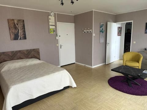 Bed, TV and multimedia, Living room, Photo of the whole room, Bedroom