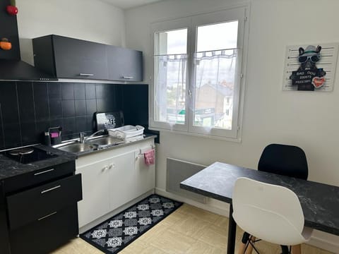 Kitchen or kitchenette, Dining area, minibar, oven, pet friendly, stove