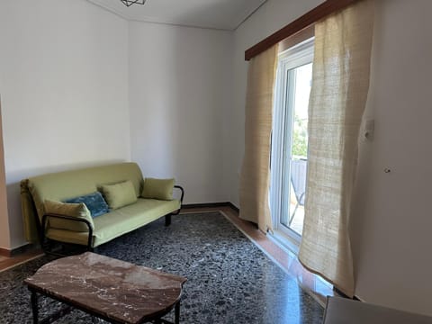 TV and multimedia, Living room, Photo of the whole room, Seating area, air conditioner