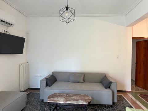 TV and multimedia, Living room, Seating area, Evening entertainment, air conditioner