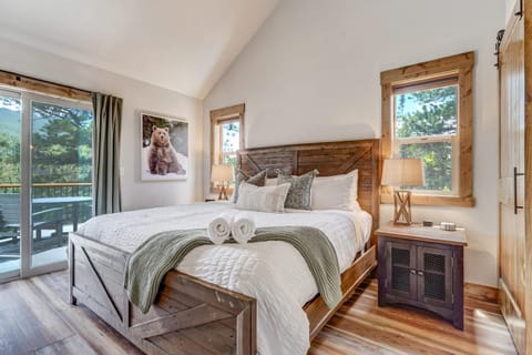 Valley Vista Lodge Hot Tub Shuffleboard Darts BBQ House in Colorado