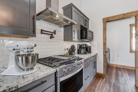 Valley Vista Lodge Hot Tub Shuffleboard Darts BBQ House in Colorado