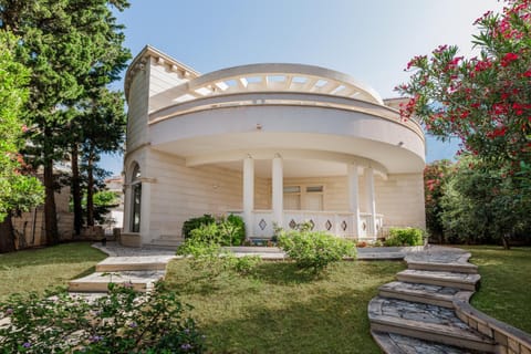 Property building, Spring, Garden