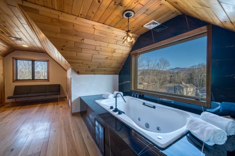 Natural landscape, Bird's eye view, Hot Tub, View (from property/room), View (from property/room), Garden view, Garden view, Mountain view, Mountain view, Quiet street view, Inner courtyard view