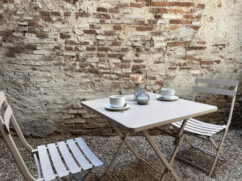 Charmant Studio en Centre Historique avec Terrasse Privée et Tout Confort - FR-1-489-460 Apartment in Moulins