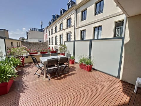 Appartement PMR avec Terrasse au Cœur de Granville, Proche Plage et Port - FR-1-361-508 Apartment in Granville