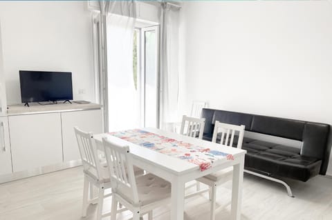 TV and multimedia, Living room, Dining area