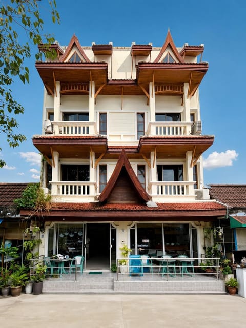 Property building, Facade/entrance, Day