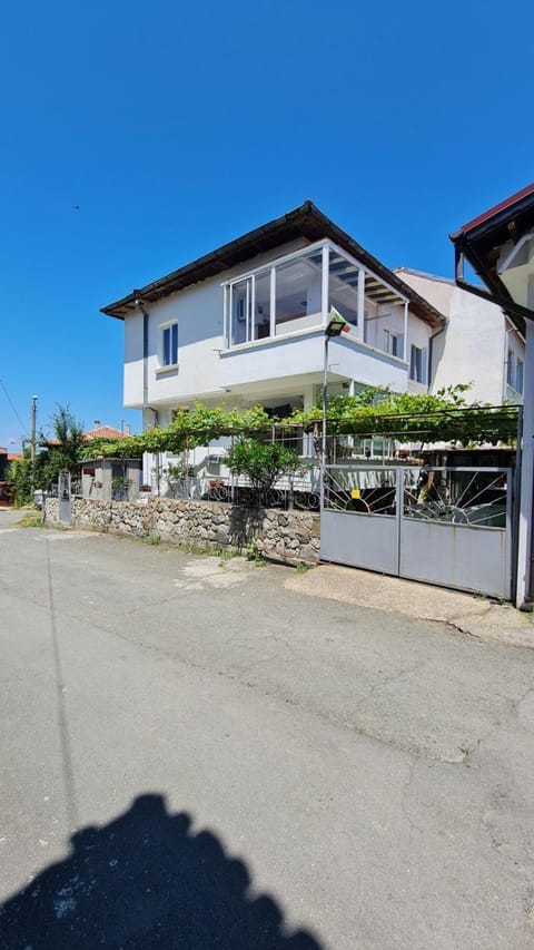 Property building, Day
