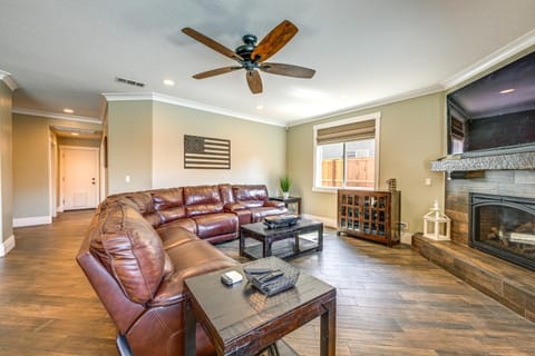 California Vacation Rental with Private Pool and Patio House in Visalia