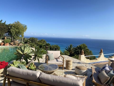 Day, Natural landscape, View (from property/room), Balcony/Terrace, Pool view, Sea view, Swimming pool