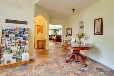 Lockes Glen - Lakefront Geneva Getaway with Dock! House in Fayette