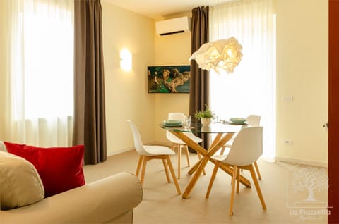 Living room, Dining area, air conditioner