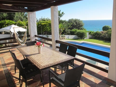 Day, Natural landscape, View (from property/room), Balcony/Terrace, Dining area, Pool view, Swimming pool, sunbed