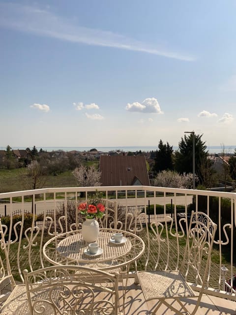 Balcony/Terrace, Lake view