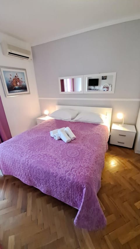 Bed, air conditioner