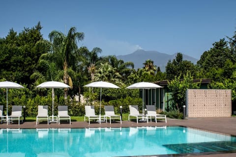 Spring, Day, Natural landscape, Garden, Garden view, Mountain view, Pool view, Swimming pool, sunbed