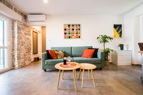 Living room, air conditioner