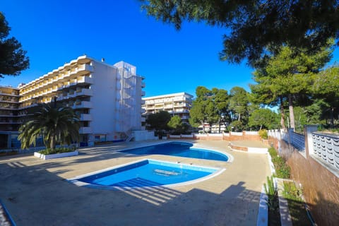 Property building, Pool view, Swimming pool