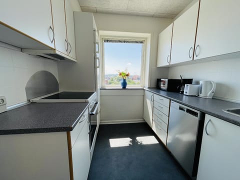 Coffee/tea facilities, Kitchen or kitchenette, dishwasher, minibar, pet friendly, stove, toaster, kitchen, kitchen