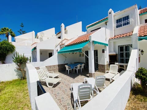 Property building, Patio, Balcony/Terrace, Balcony/Terrace, sunbed