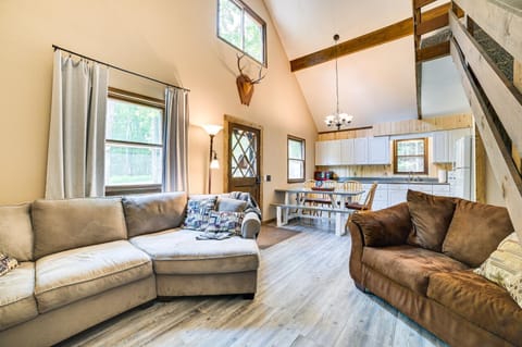 Family Roscommon Home - 3 Mi to Higgins Lake House in Michigan