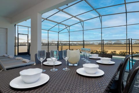 Patio, View (from property/room), Balcony/Terrace, Seating area, Dining area