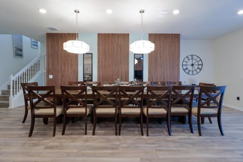 Seating area, Dining area