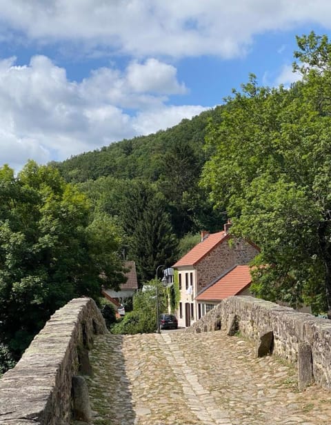 Au bord de la Sioule Apartment in Auvergne-Rhône-Alpes