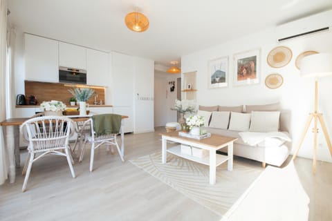 Kitchen or kitchenette, Living room