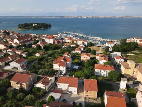 Property building, Day, Neighbourhood, Natural landscape, Bird's eye view, Beach, City view, Sea view, Location