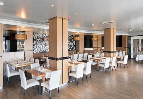 Restaurant/places to eat, Banquet/Function facilities