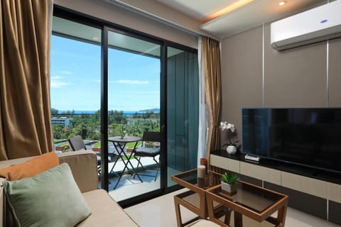 TV and multimedia, View (from property/room), Balcony/Terrace, Living room, Seating area, Sea view, Sea view, air conditioner