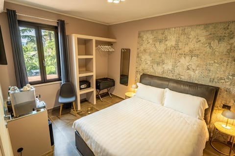 Bed, Photo of the whole room, Bedroom, hair dresser, wardrobe