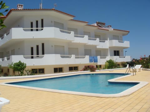 Property building, Facade/entrance, Swimming pool