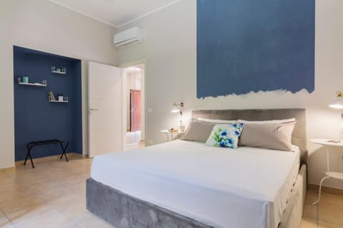 Bed, Photo of the whole room, Bedroom, air conditioner