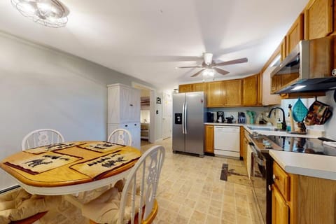 Kitchen or kitchenette, kitchen