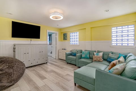 Jamaican Waves House in Jamaica Beach