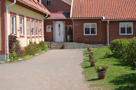 Property building, Day