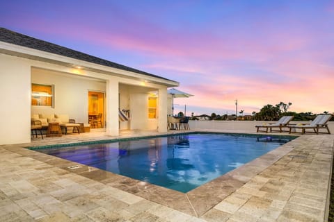 Brand New Home, Heated Pool, Sleeps 8 - Villa Kayo Kosta - Roelens Vacations House in Cape Coral